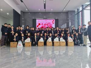 鮮花贈芳華，好禮敬巾幗